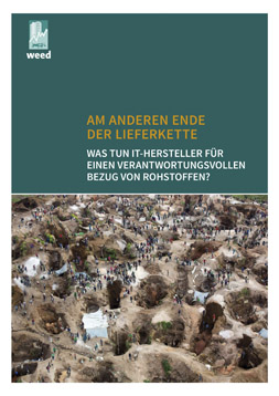 Publikationscover: Am anderen Ende der Lieferkette. Was tun IT-Hersteller für einen verantwortungsvollen Bezug von Rohstoffen? In der unteren Hälfte ist ein Tagebau im Globalen Süden agebildet.