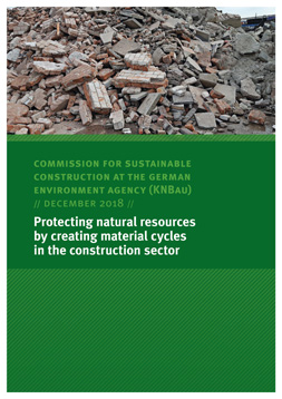 Publikationscover: Im oberen Drittel sind Bautrümmer von einem Hausabriss zusehen. Darunter grüner Hintergrund mit dem Titel: Protecting natural resources by creating material cycles in the construction sector.