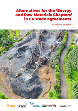 Publikationscover: mittig eine Abbauhalde für Rohstoffe mit großen Abbaugeräten. Darüber die Überschrift "Alternatives for the Energy and Raw Materials Chapters in EU trade agreements".